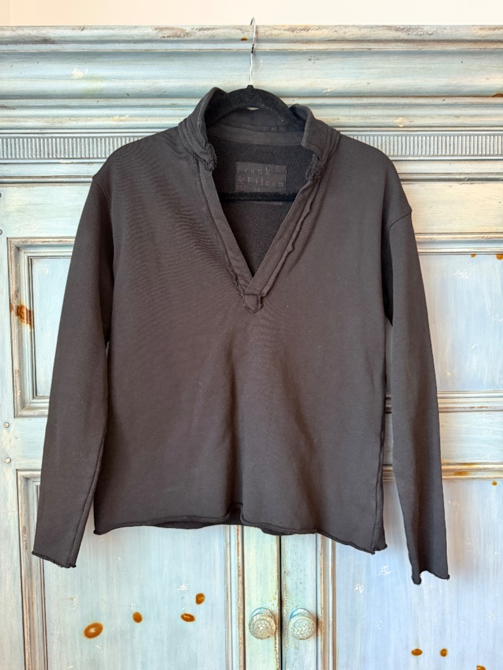 Frank & Eileen Patrick Popover Henley in Black Size XS - Picture 6 of 8